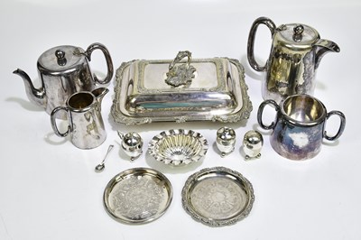 Lot 2009 - A small quantity of assorted silver plate,...
