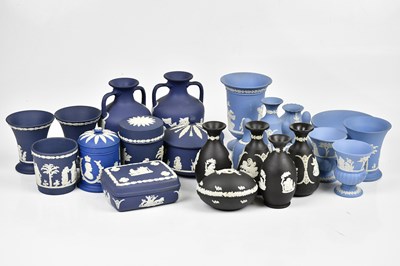 Lot 1453 - A large collection of Wedgwood jasperware to...