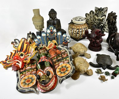 Lot 1580 - A mixed group of various tourist pieces to...