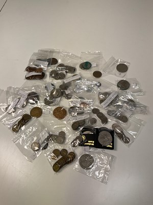 Lot 1332 - A collection of coins to include pennies,...
