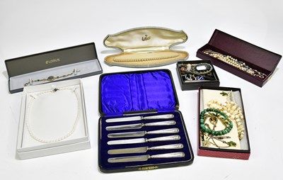 Lot 2159 - A small quantity of costume jewellery to...