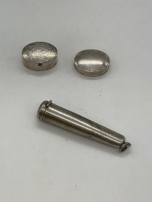 Lot 1124 - A George V hallmarked silver cheroot holder of...