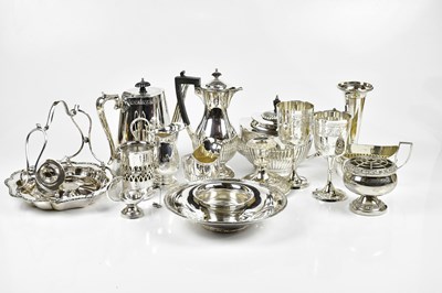 Lot 2005 - A small quantity of assorted silver plate,...