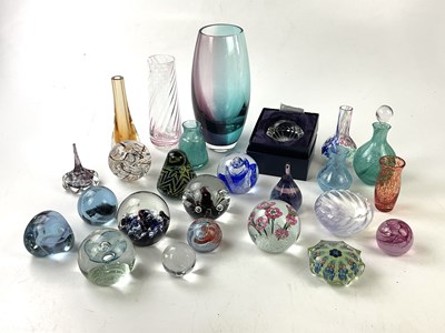 Lot 5549 - A collection of sixteen paperweights to...