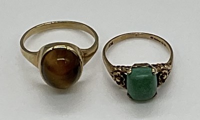 Lot 1263 - Two 9ct yellow gold dress rings, one set with...