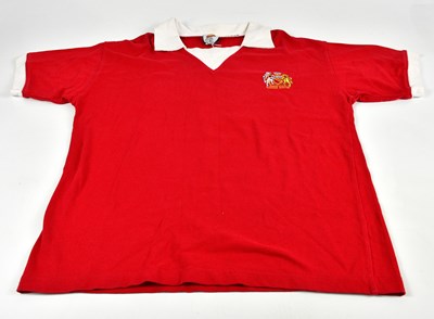 Lot 1328 - GEORGE BEST; a signed Manchester United...