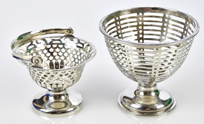 Lot 2159 - BARKER BROS; a George V hallmarked silver...