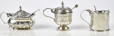Lot 2625 - E.S BARNSLEY; a George V hallmarked silver...