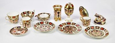 Lot 2016 - ROYAL CROWN DERBY; a selection of ceramics...