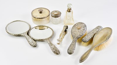 Lot 2099 - W & I BROADWAY; an Elizabeth II hallmarked...
