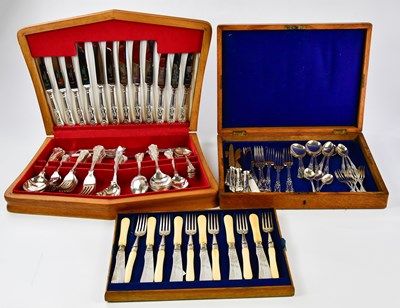 Lot 2004 - An oak cased canteen of silver plated twelve...