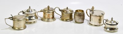 Lot 2024 - A small collection of various hallmarked...