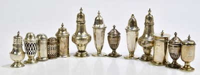 Lot 2025 - A small collection of various hallmarked...