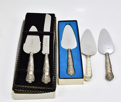 Lot 2048 - HARRISON BROS; an Elizabeth II hallmarked...