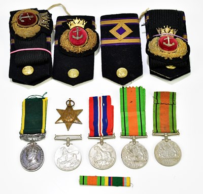 Lot 488 - A quantity unnamed WWII medals plus a...