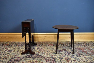 Lot 2551 - An Edwardian inlaid mahogany circular top...