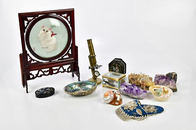 Lot 1459 - A mixed lot of collectors' items, including a...