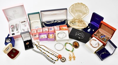 Lot 2160 - A collection of costume jewellery to include...