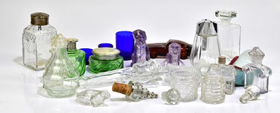 Lot 1567 - A small quantity of cut glass items to include...