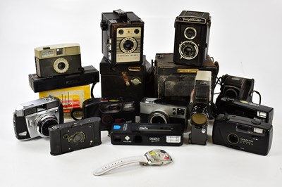 Lot 2241 - A small quantity of assorted cameras and...