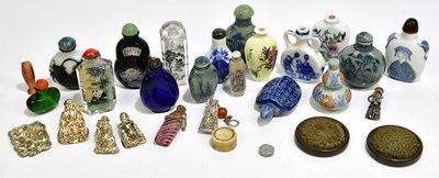 Lot 1590 - A collection of decorative Chinese snuff...