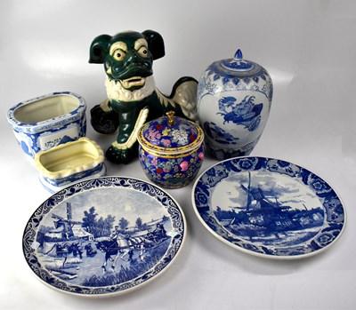 Lot 426 - A group of Oriental ceramics