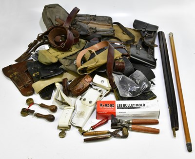 Lot 434 - A large quantity of militaria accessories and...