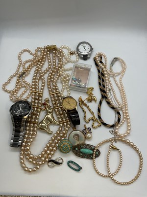 Lot 1283 - A group of costume jewellery including...