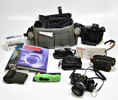 Lot 2242 - A small collection of assorted cameras and...