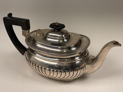 Lot 1013 - A George V hallmarked silver teapot of rounded...