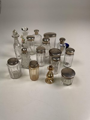 Lot 1028 - A group of thirteen variously hallmarked...