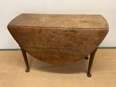Lot 468 - A mid 18th century oak drop leaf dining table...