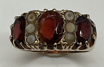 Lot 1274 - A 9ct yellow gold garnet set ring, size L,...