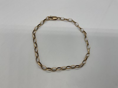 Lot 1267 - A 9ct yellow gold hoop link chain, length...