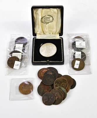 Lot 3177 - A small quantity of coinage to include a 1780...