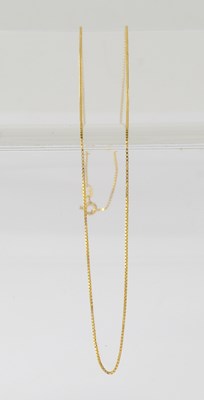 Lot 858 - An 18ct gold box link chain necklace, stamped '...