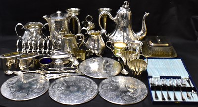 Lot 730 - Various items of silver plate, to include a...