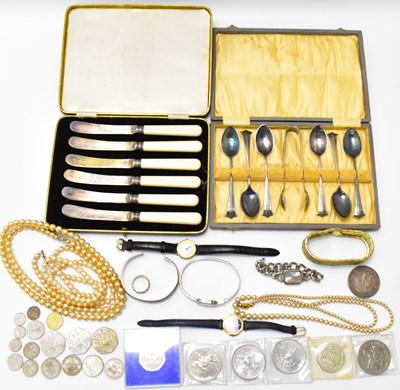 Lot 898 - Various mixed costume jewellery and...