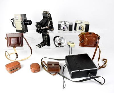 Lot 494 - A small collection of film cameras