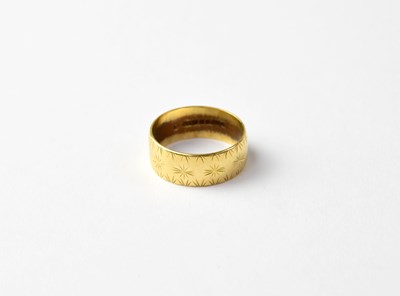 Lot 1000 - An 18ct gold band ring