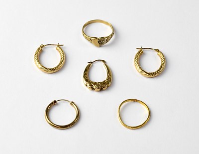 Lot 930 - A pair of 9ct gold twist hoop earrings
