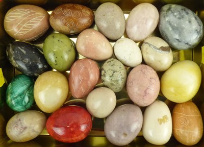 Lot 172 - Twenty-two polished agate eggs