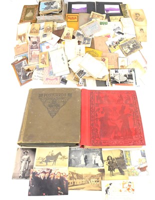 Lot 373 - Various mixed early 20th century postcards,...