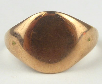 Lot 838 - A 9ct rose gold gentlemen's signet ring, size...