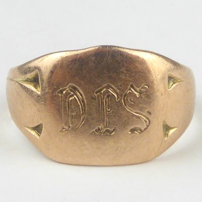 Lot 839 - A 9ct rose gold signet ring, inscribed with...