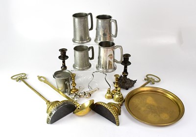 Lot 426 - A small quantity of metalware to include five...