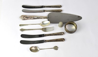 Lot 764 - A small mixed lot of silver, comprising a...