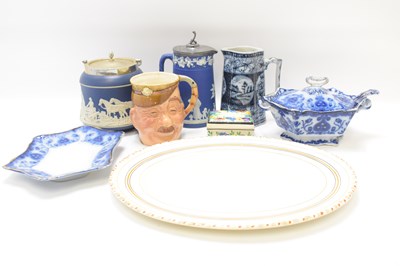 Lot 516 - Various items of collectible ceramics to...