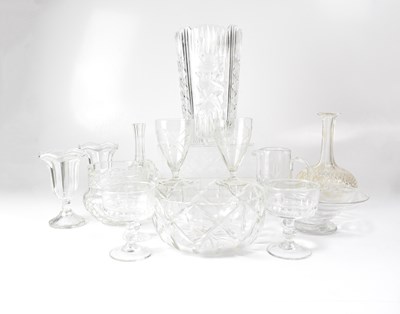 Lot 586 - A quantity of cut glass and crystal, including...