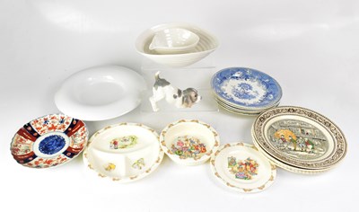 Lot 518 - A small mixed lot of ceramics, to include two...
